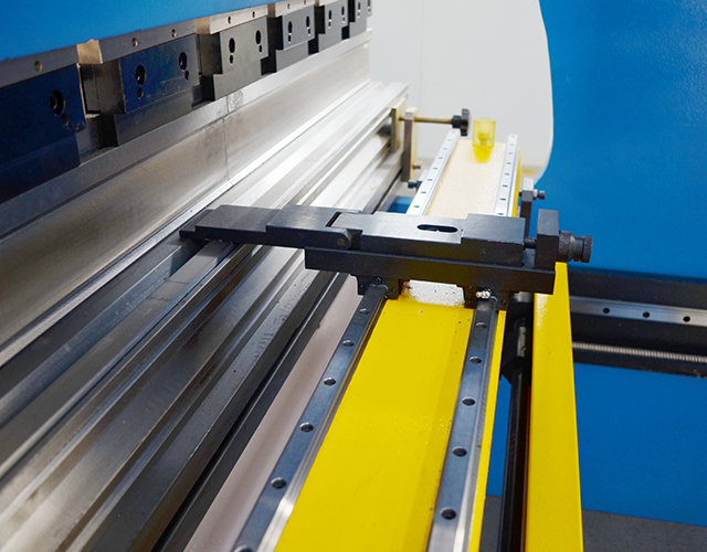 Sincronizar el freno de la prensa de la placa de metal de la flexión CNC