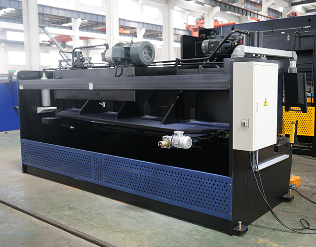 Máquina de cizallamiento CNC de 10x4000mm Guillotina de acero para la venta